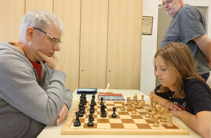 Eine Lehrstunde: FM Jochen Kountz (Schwarz) liefert eine blitzsaubere Positionspartie ab und lässt seinem Gegner keine Chance.